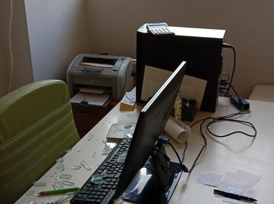 Elazığ’da aile sağlığı merkezine taşlı saldırı, doktora tehdit.