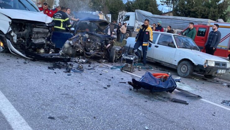 Burdur’da feci kaza: 2 ölü 3 yaralı